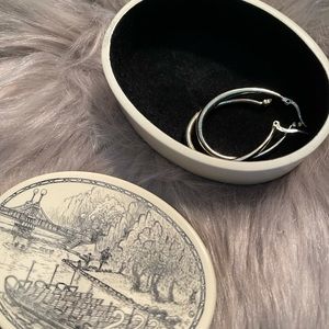 SOLD Vintage jewelry / trinket box with velvet lining